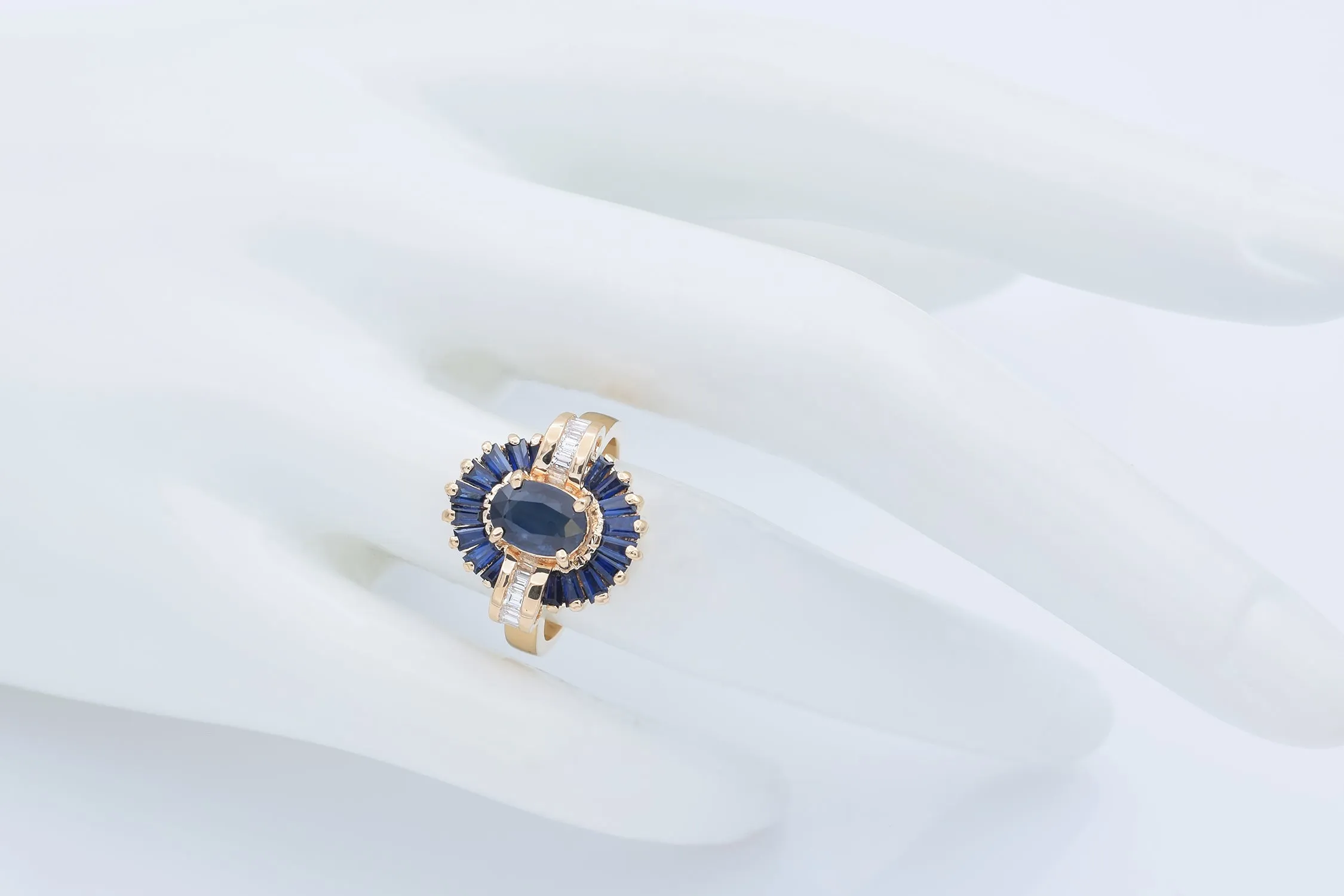 Estate 14K Yellow Gold Sapphire & 0.28 TCW Diamond Cocktail Ring Size 6.5