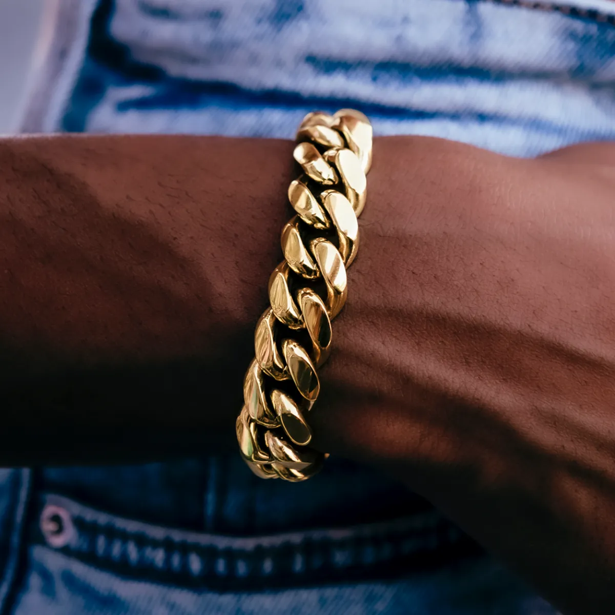 Signature Cuban Link Bracelet in Yellow Gold - 12mm